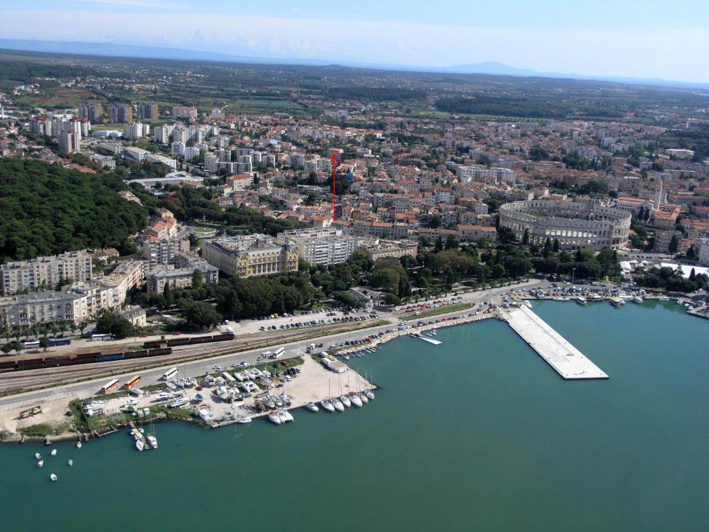 Apartment Pula Center - Near The Central Bus Station מראה חיצוני תמונה